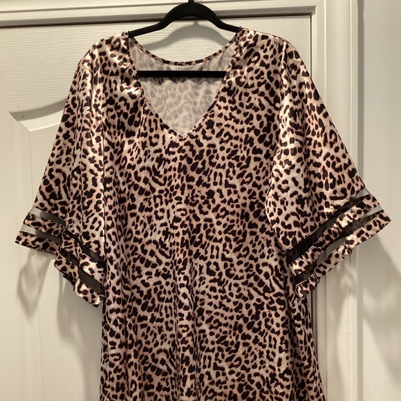 Lounge & Sleep Dress ( Size: X- Large)  (/Color: Leopard ) PREOWNED - Picture 2 of 5